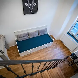 rhino-studios.hotels-in-ljubljana.com/