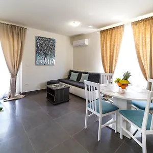 https://apartments-maestral-krk-island.primorje-gorskikotar.com